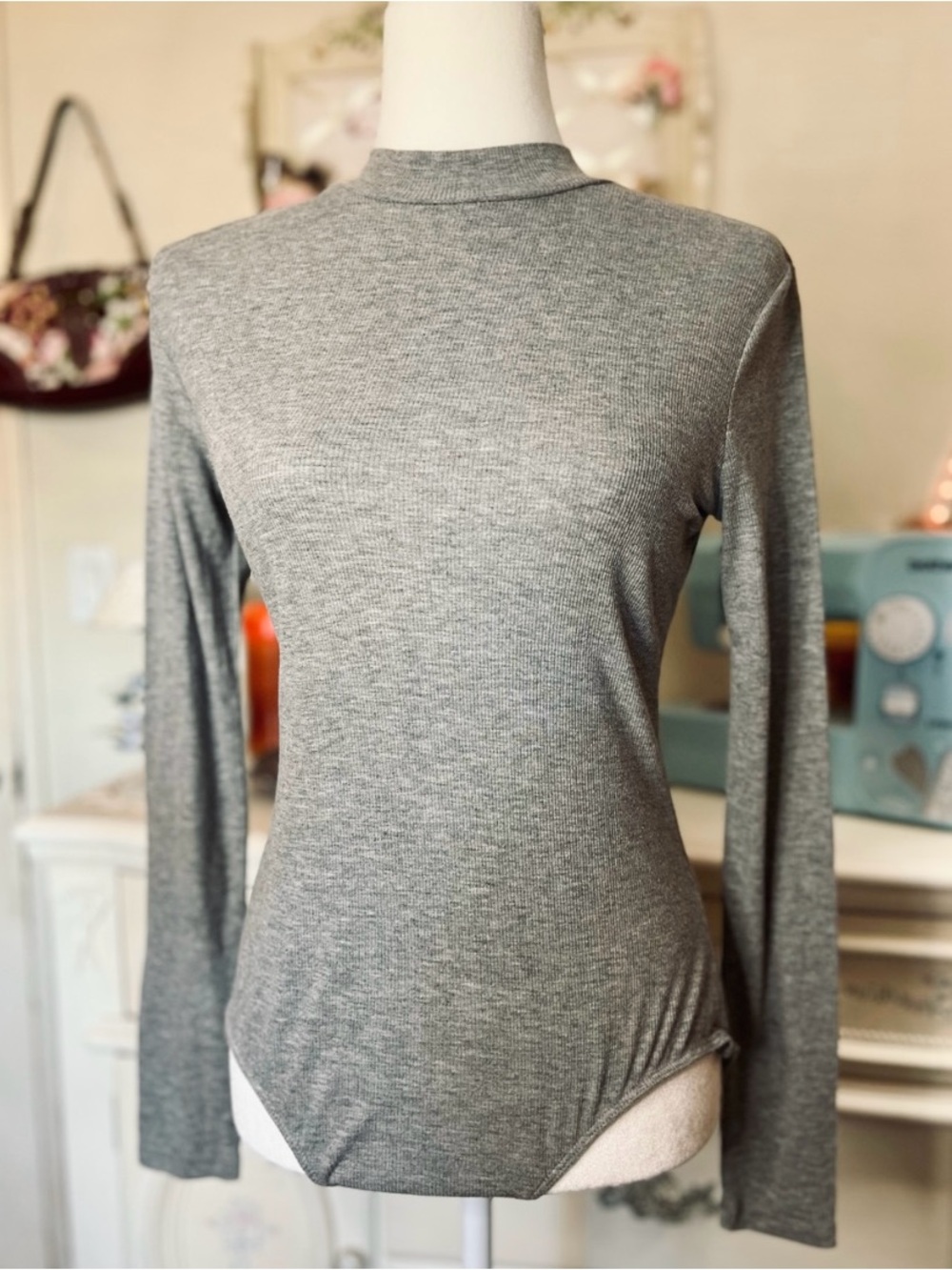 Women's Grey Long-Sleeve Ribbed Bodysuit - Classic Fit